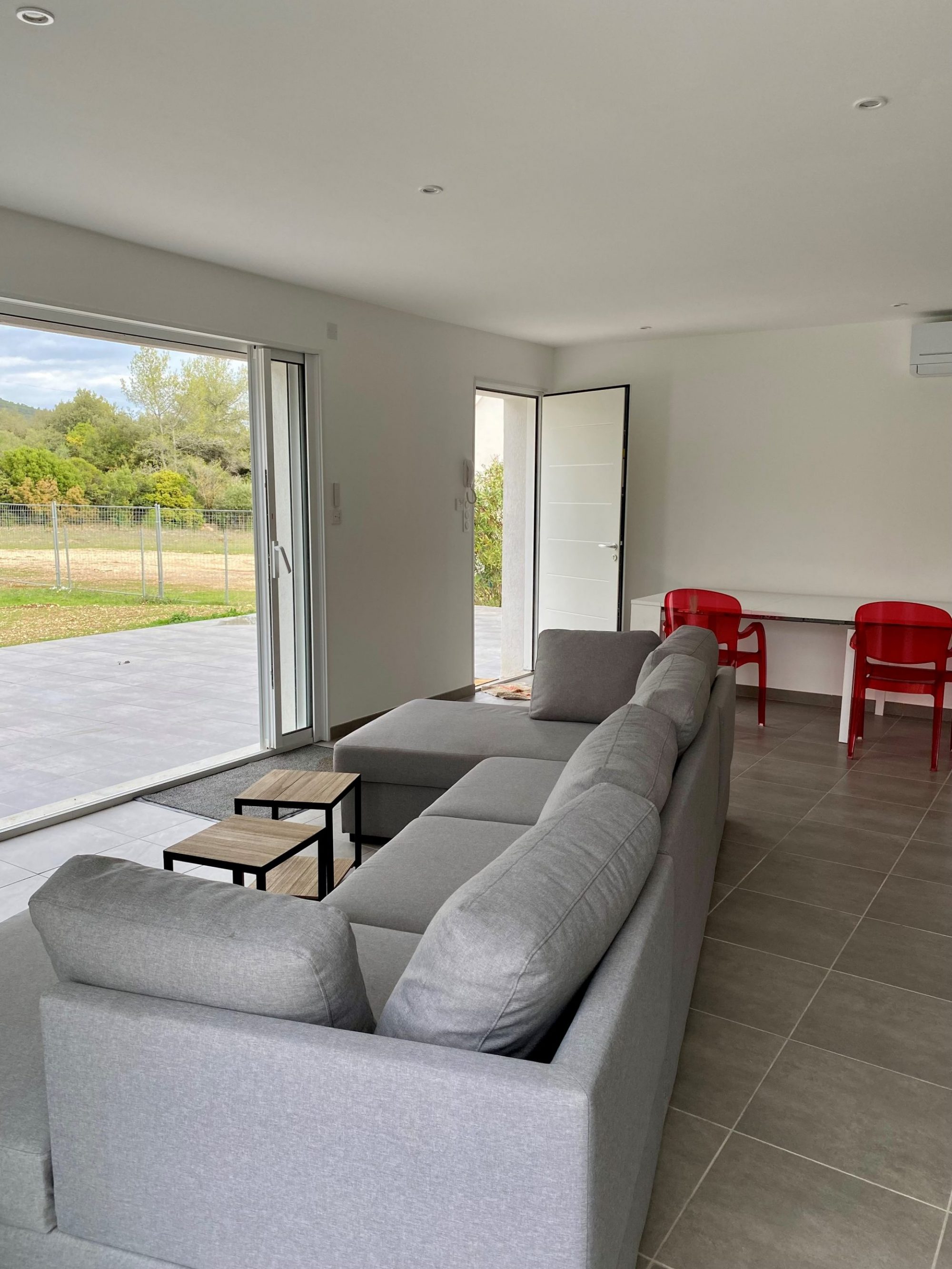 ACCUEIL + UN LIEU DE RECEPTION + LOGEMENT